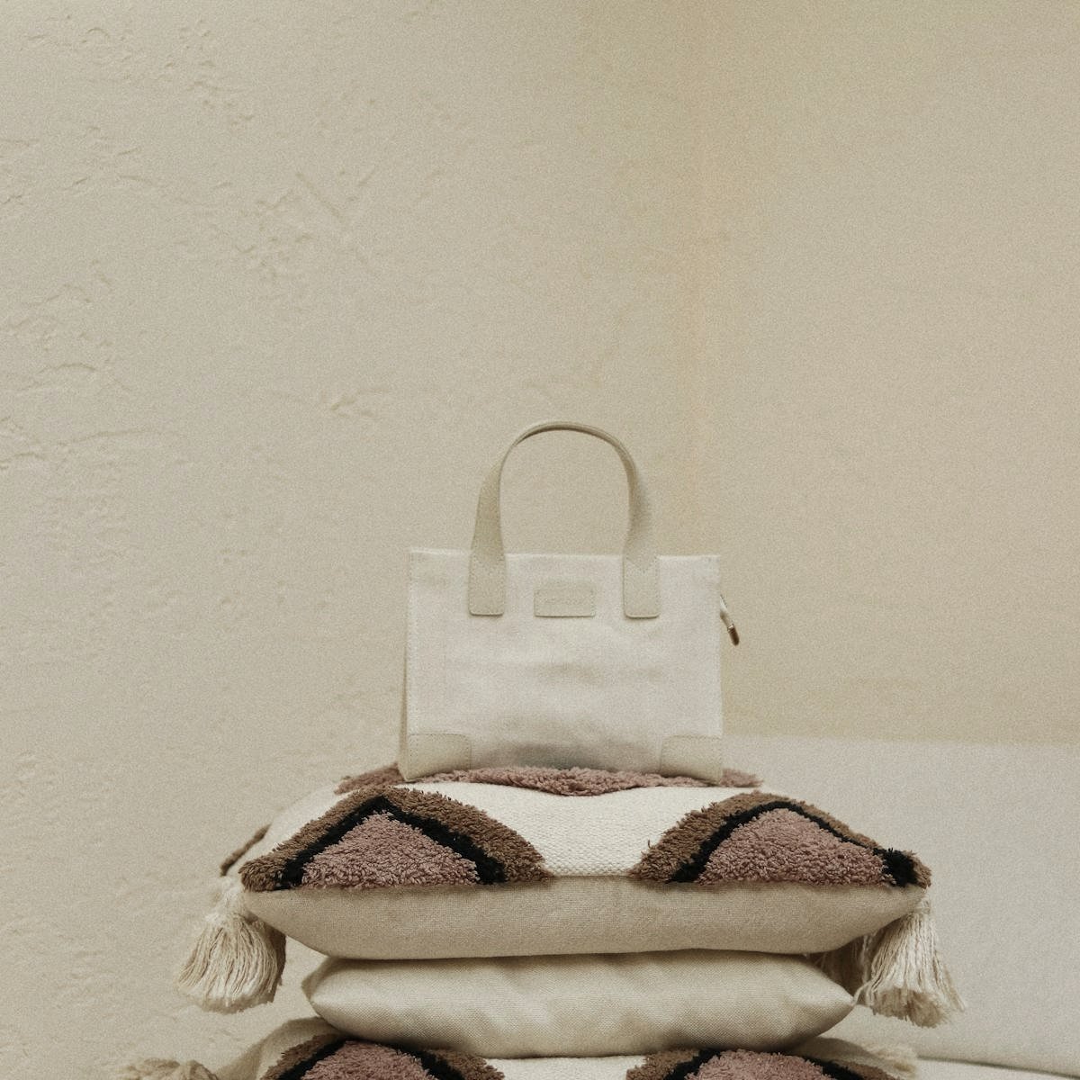 Crescent Line Shoulder / クレセントラインショルダー